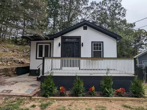 125 Jefferson Trl, Hopatcong, NJ 07843