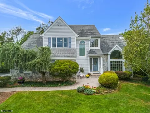 12 Dow Dr, Hillsborough, NJ 08844