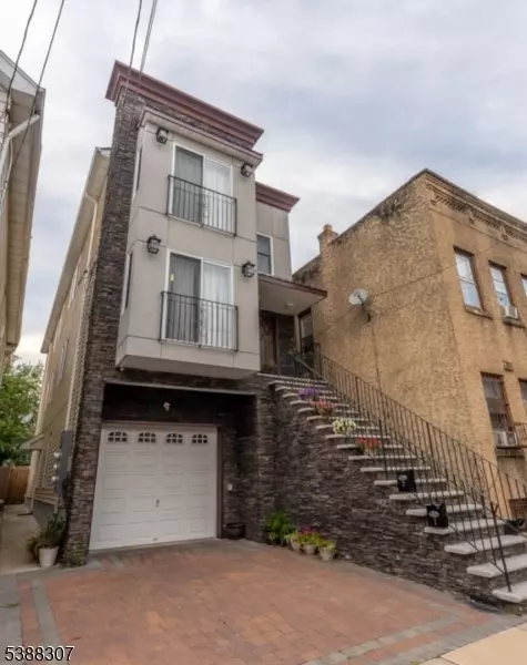 31 Spencer St, Elizabeth, NJ 07202