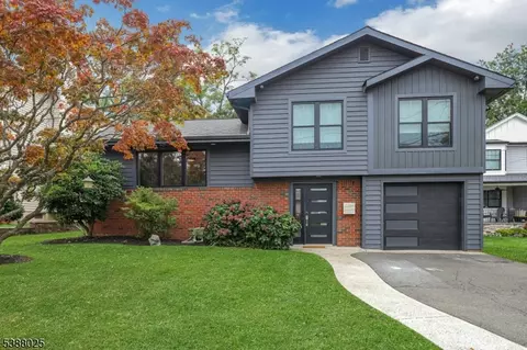 30 Woodside Ave, Lodi, NJ 07644