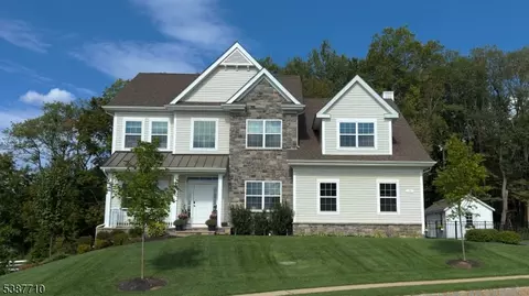 9 Sanderson Ct, Readington Twp, NJ 08889