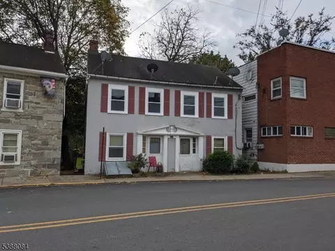 334 Greenwich St #4, Stewartsville, NJ 08886