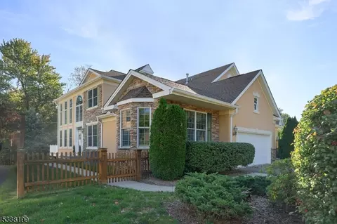 4 Brown Ct, Chester, NJ 07930