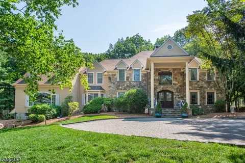 5 Montauk Trl, Wayne, NJ 07470