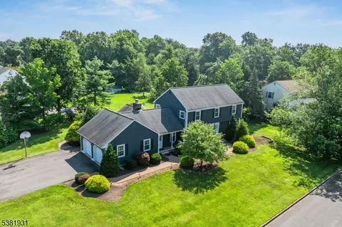 15 Hunt Club Rd, Hillsborough, NJ 08844