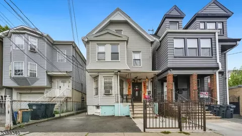 250 4th St, Newark, NJ 07107
