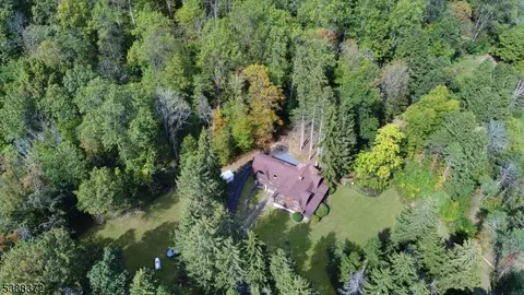 211 Millbrook Rd, Hardwick Twp, NJ 07825