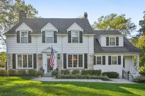 30 Wildwood Ln, Summit, NJ 07901