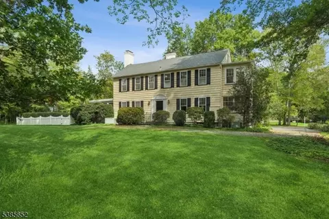 9 Wren Ct, Morristown, NJ 07960