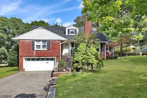 22 Notch Park Rd, Little Falls Twp, NJ 07424