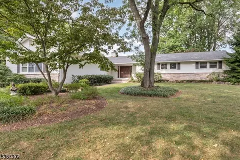 16 Manchester Dr, Westfield, NJ 07090