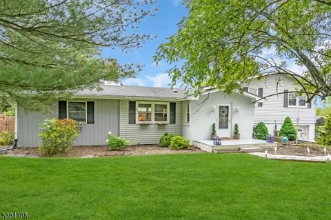 8 Chestnut Ave, Frenchtown, NJ 08825