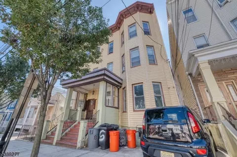 615 11th St, Union City, NJ 07087