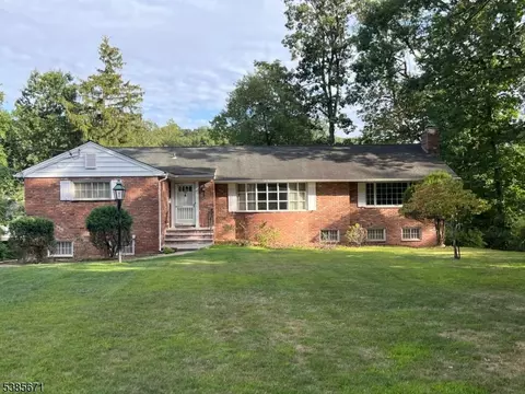 68 Grover Ln, West Caldwell, NJ 07006