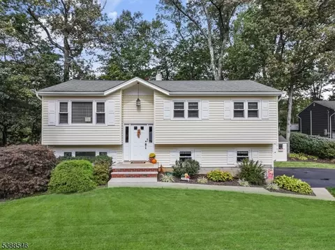 23 Patterson Dr, Oak Ridge, NJ 07438