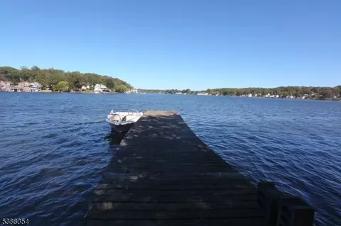 6 Halsey Is, Lake Hopatcong, NJ 07849