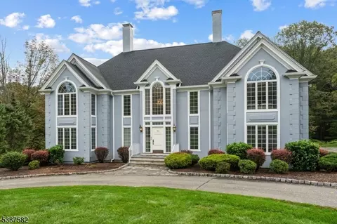 10 Cambridge Ct, Randolph, NJ 07869