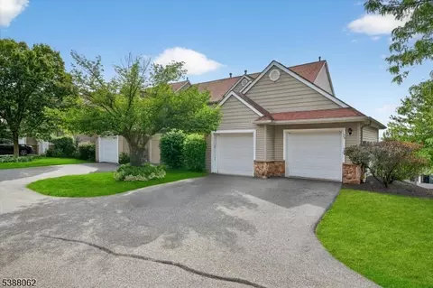 129 Bourne Cir, Hamburg, NJ 07419