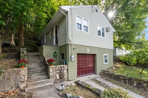 71 Main St, Glen Gardner, NJ 08826