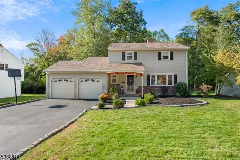 4 Crestmont Dr, Dover, NJ 07801