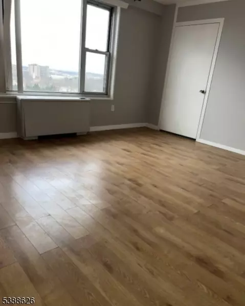 276 Prospect St #9E, East Orange, NJ 07017