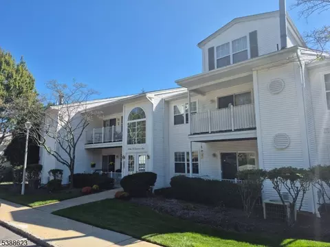 46 Crestview Ln, Mount Arlington, NJ 07856