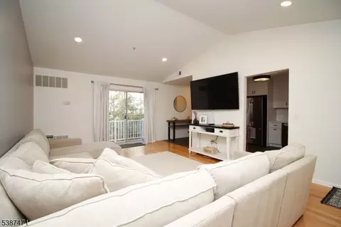 176 Potomac Dr, Basking Ridge, NJ 07920