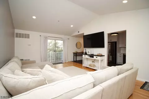 176 Potomac Dr, Basking Ridge, NJ 07920