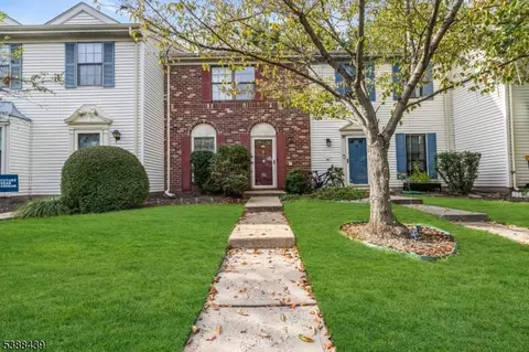 13 Pear Tree Ln, Franklin Park, NJ 08823