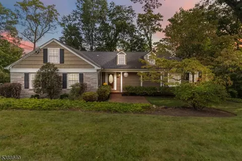 23 Colonial Dr, Morristown, NJ 07960