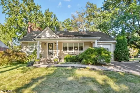 52 Brookside Ter, Clark, NJ 07066