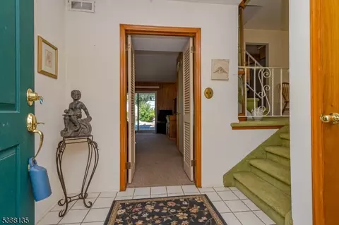 27 Shearn Dr, Middlesex, NJ 08846 photo 4