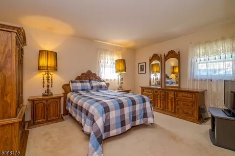 27 Shearn Dr, Middlesex, NJ 08846 photo 18