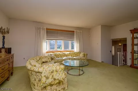 27 Shearn Dr, Middlesex, NJ 08846 photo 15