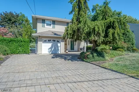 27 Shearn Dr, Middlesex, NJ 08846
