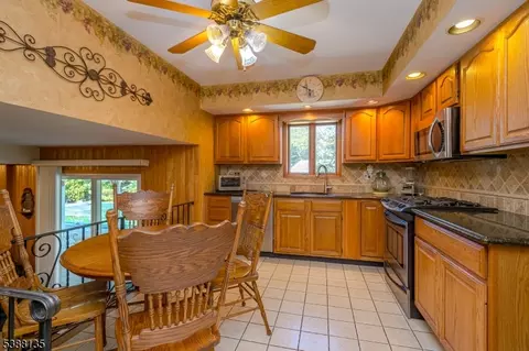 27 Shearn Dr, Middlesex, NJ 08846 photo 11