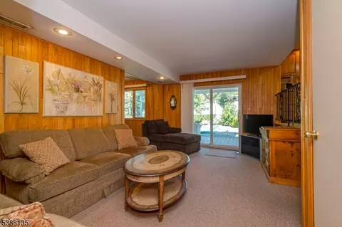 27 Shearn Dr, Middlesex, NJ 08846 photo 6