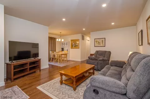 25 Foxhall #25, Middlesex, NJ 08846 photo 3