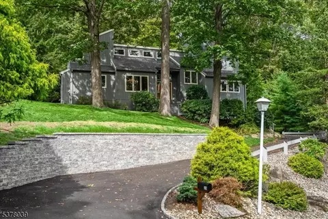28 Laurel St, Morris Plains, NJ 07950