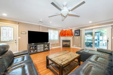 20 Pitman Pl, Wayne, NJ 07470 photo 4