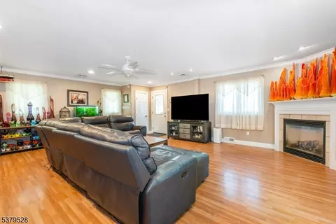 20 Pitman Pl, Wayne, NJ 07470 photo 3