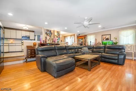 20 Pitman Pl, Wayne, NJ 07470 photo 5