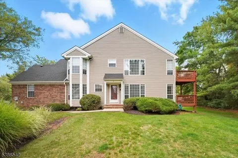 5 Clover Ct, Whitehouse Station, NJ 08889