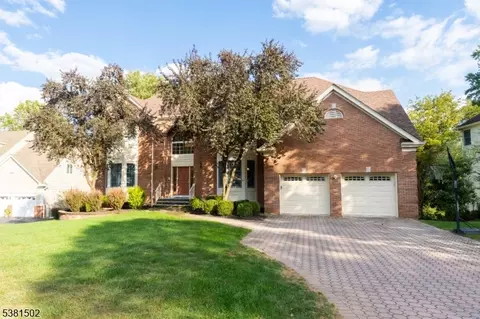 18 Beacon Crest Dr, Basking Ridge, NJ 07920