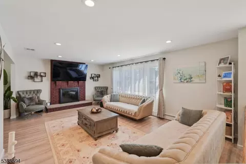 7 Wanda Ave, Wayne, NJ 07470 photo 5