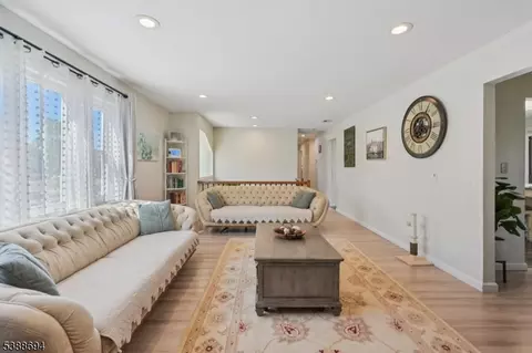 7 Wanda Ave, Wayne, NJ 07470 photo 6