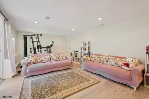 7 Wanda Ave, Wayne, NJ 07470 photo 21