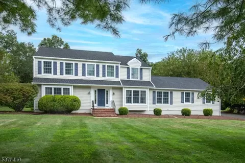 12 Manchester Dr, Basking Ridge, NJ 07920