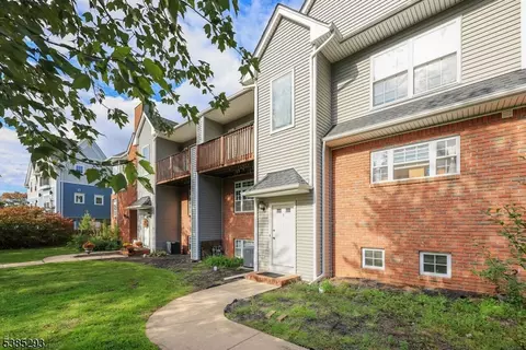 3 Cottage Ct, Berkeley Heights, NJ 07922