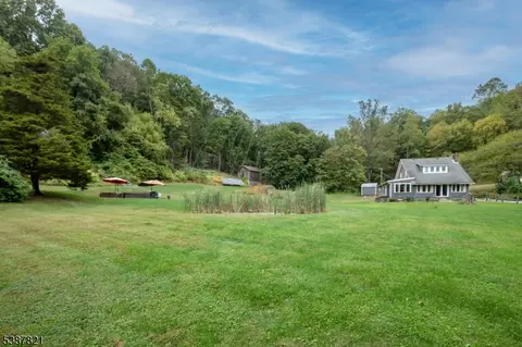 31 Fox Farm Rd, Phillipsburg, NJ 08865